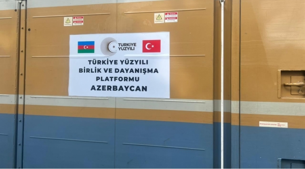 azerbaycandan-gonderilen-25-konteynerden-ibaret-humanitar-yuk-qarsa-chatib