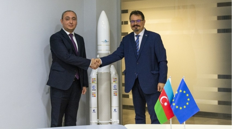 azerbaycan-peyklerinin-orbite-buraxilmasi-sahesinde-ai-ile-emekdashligi-genishlendirmek-isteyir-foto