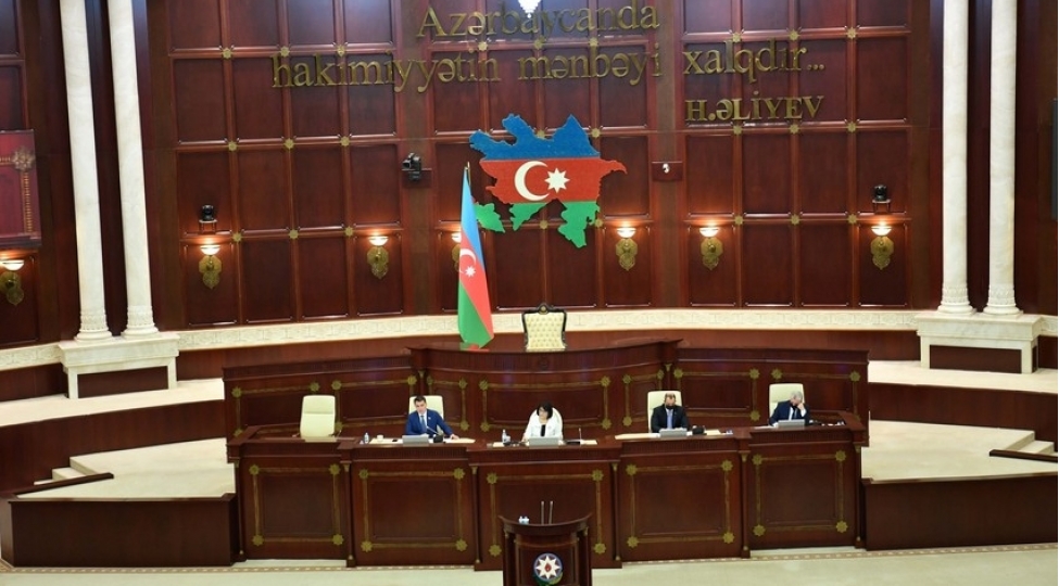 belediyyelerin-iclaslarinin-onlayn-formatda-kechirilmesi-barede-qerar-qebul-etmeliyik-deputat