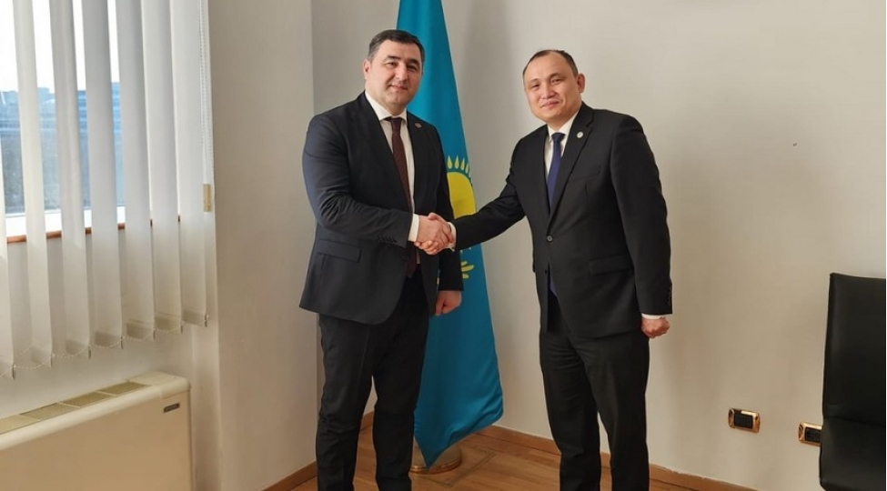 azerbaycanin-qazaxistandaki-sefiri-bu-olkenin-xin-bashchisinin-muavini-ile-gorushub