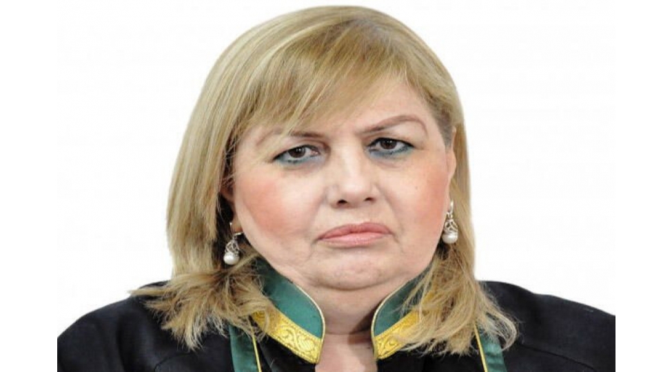 mecburi-getirilmesi-teleb-olunan-meshhur-vekil-mehkemeye-gelmeyib
