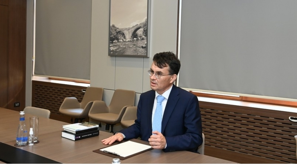 almaniyali-alimden-olkenin-ictimai-televiziyasina-etiraz