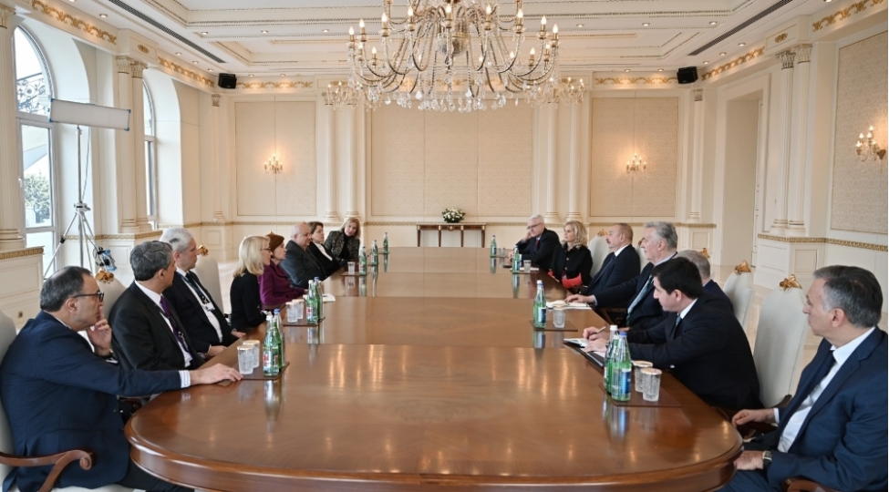 prezident-ilham-eliyev-nizami-gencevi-beynelxalq-merkezinin-hemsedrlerini-ve-idare-heyetinin-uzvlerini-qebul-edib-yenilenib