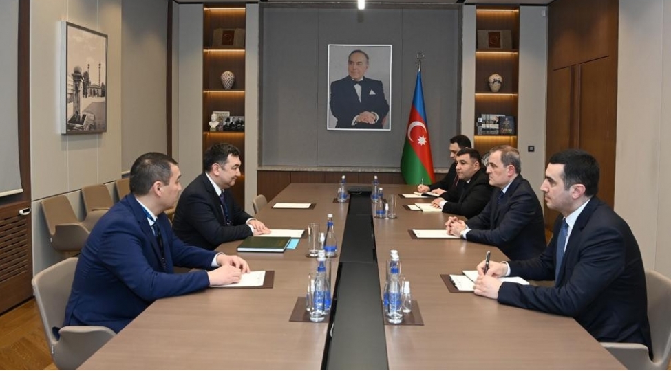 ceyhun-bayramov-qazaxistanin-informasiya-ve-sosial-inkishaf-naziri-ile-gorushub