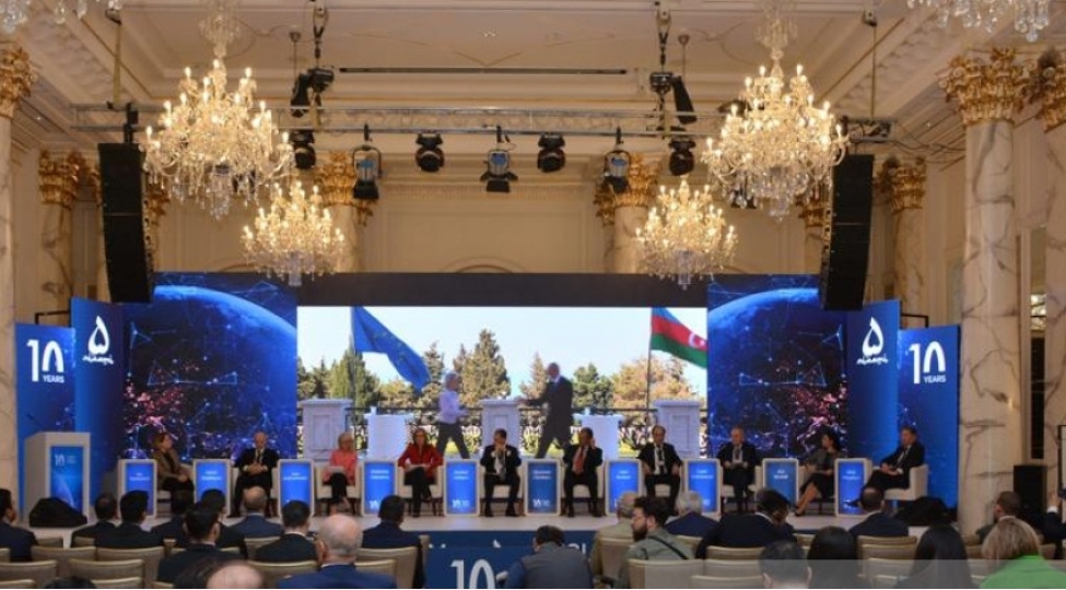 x-qlobal-baki-forumunda-avrasiya-zonasinda-yeni-enerji-ve-neqliyyat-dehlizlerinin-rolu-muzakire-olunub