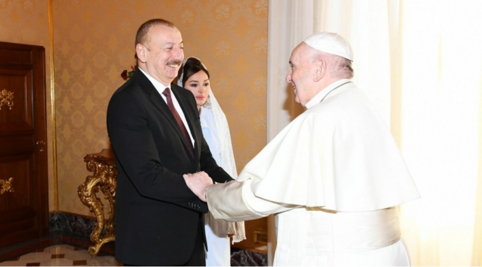 azerbaycan-prezidenti-olkemizdeki-multikultural-muhite-verdiyi-yuksek-qiymete-gore-roma-papasina-teshekkur-edib