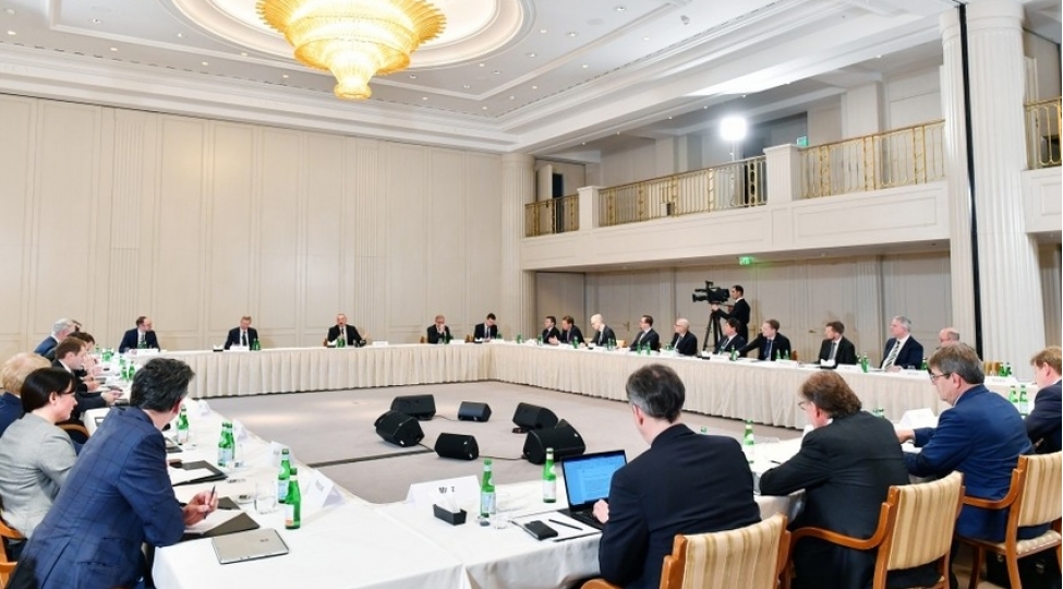 muharibe-bitdikden-sonra-ilyarim-erzinde-400-den-artiq-mecburi-kochkun-oz-yerlerine-qayidaraq-meskunlashib