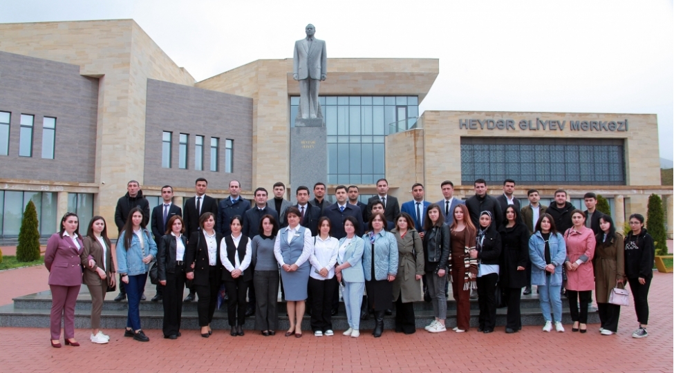 shekide-genc-partiya-feallari-heyder-eliyev-merkezini-ziyaret-edibler-foto