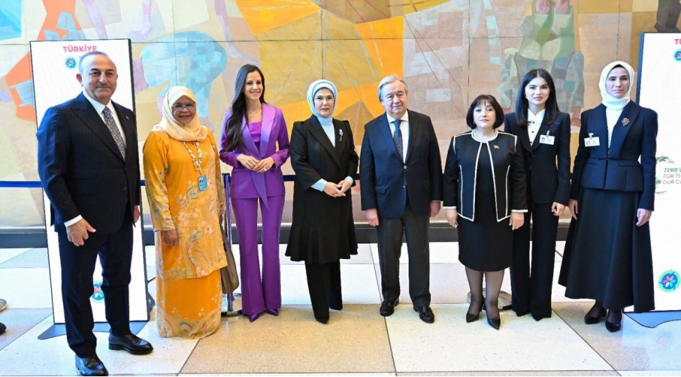 sahibe-qafarova-bmt-de-turkiyedeki-zelzele-qurbanlarinin-xatiresine-hesr-olunmush-gusheni-ziyaret-edib