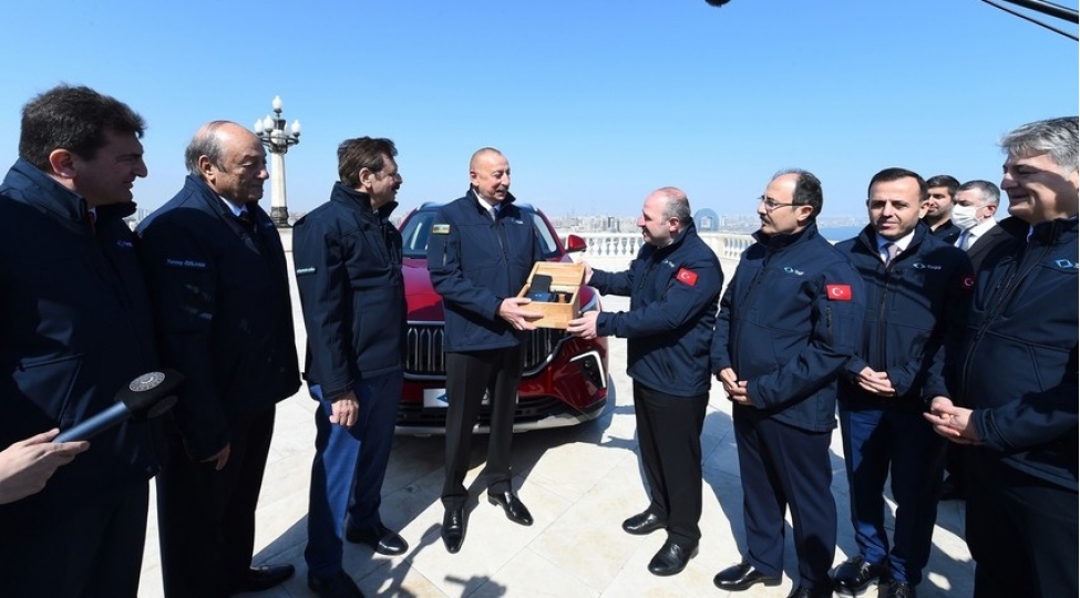 turkiyenin-ilk-yerli-elektromobili-togg-prezident-ilham-eliyeve-teqdim-olunub-yenilenib