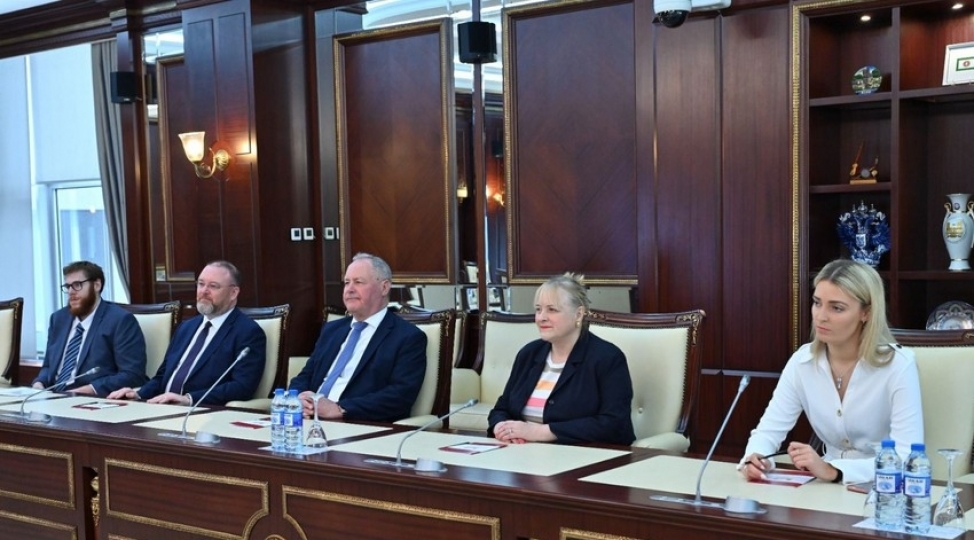 britaniya-azerbaycan-parlamentlerarasi-dostluq-qrupunun-rehberi-bakiya-gelib