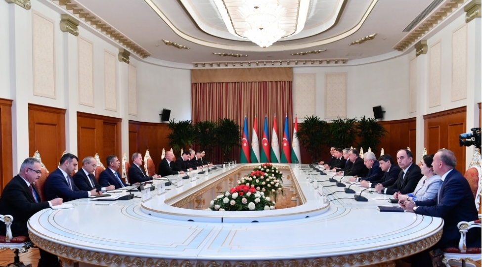 emomeli-rehmon-tacikistan-ve-azerbaycan-xalqlarini-enenevi-dostluq-telleri-baglayir
