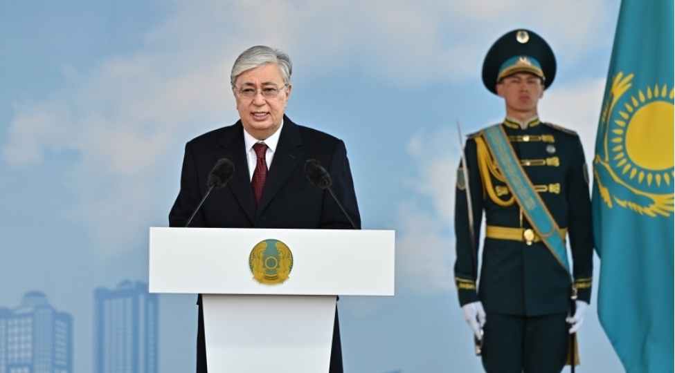 tokayev-heyder-eliyev-qazaxistan-azerbaycan-munasibetlerinin-teshekkulune-ve-mohkemlenmesine-chox-qiymetli-tohfeler-verib