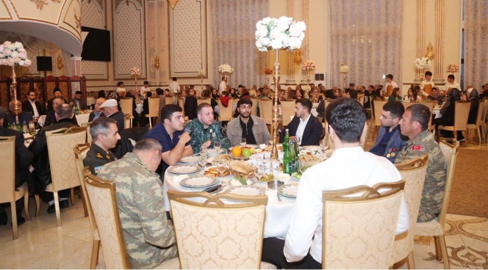 mehriban-xanim-eliyevanin-teshebbusu-ile-iftar-sufresi-achilib