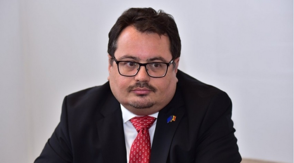 ai-sefiri-azerbaycan-herbchisine-qarshi-kobud-reftarin-goruntuleri-teessuf-dogurur
