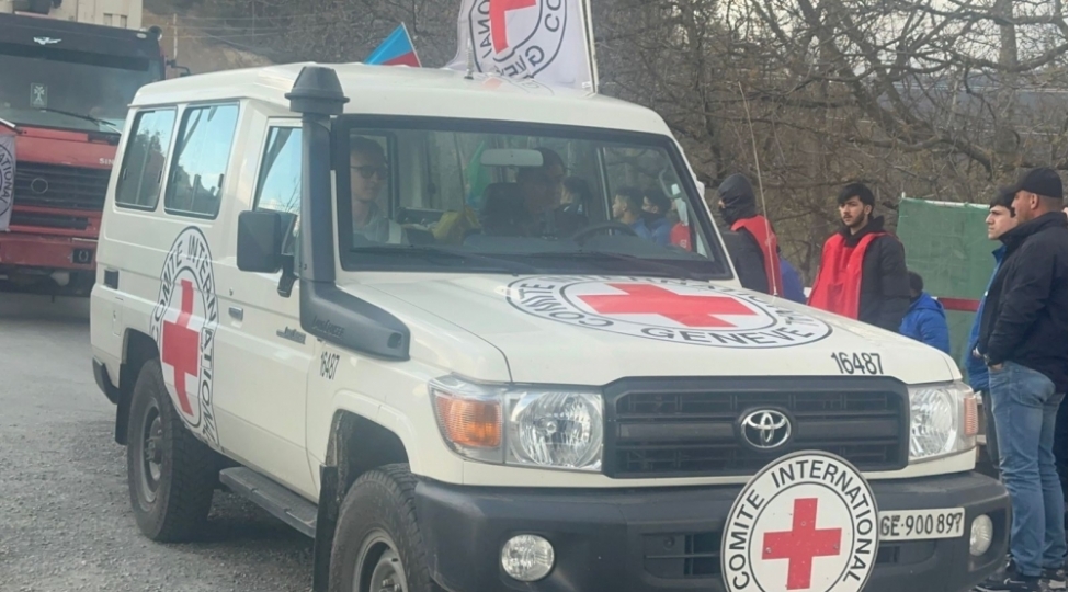 aksiya-erazisinden-kecherek-lachin-istiqametine-geden-bqxk-ye-mexsus-avtomobiller-geri-qayidib