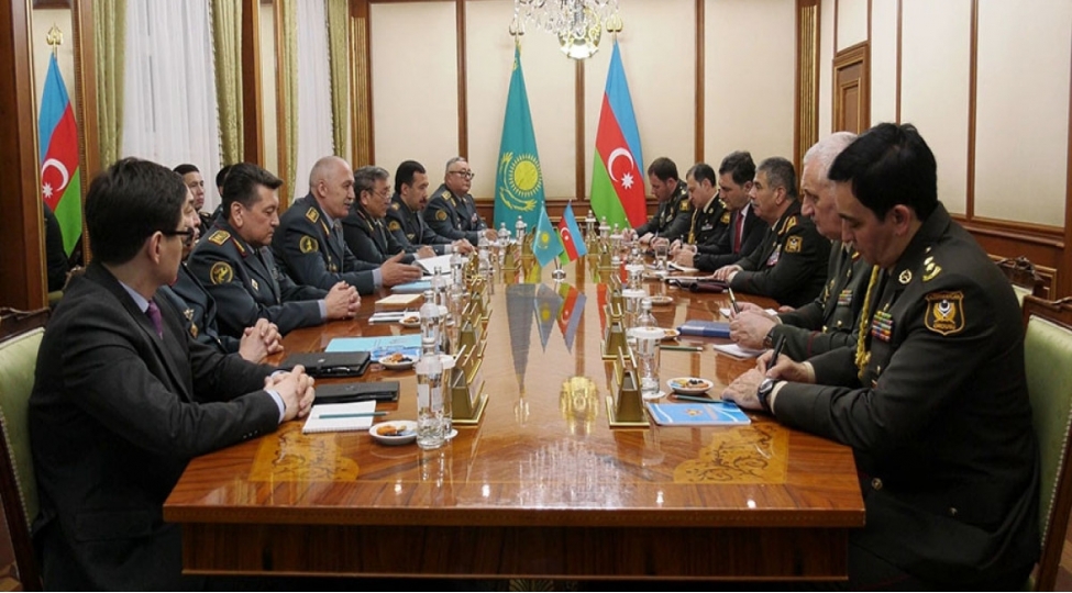zakir-hesenov-qazaxistanli-hemkari-ile-gorushub-foto