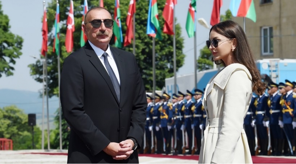 prezident-ilham-eliyev-ve-mehriban-eliyeva-salyan-rayonuna-sefer-edibler-2