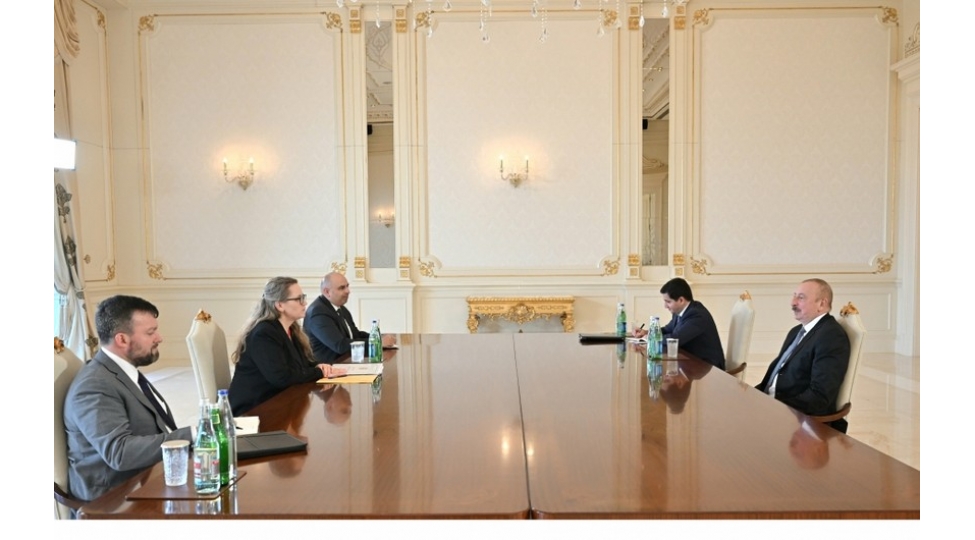 prezident-absh-dovlet-katibinin-komekchisinin-muavinini-qebul-edib-2