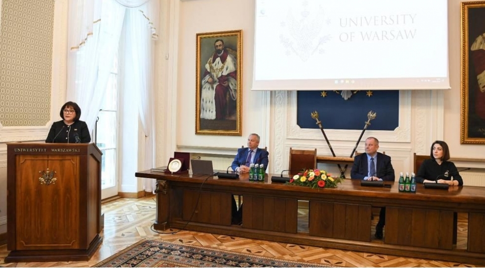 milli-meclisin-sedri-varshava-universitetinde-meruze-ile-chixish-edib