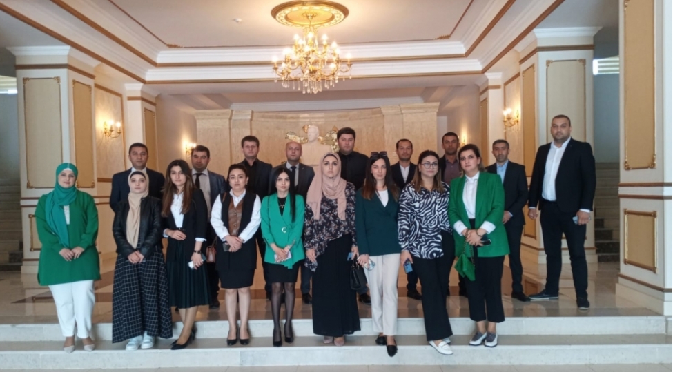 genc-partiya-feallari-heyder-eliyev-merkezini-ziyaret-edibler-foto-2
