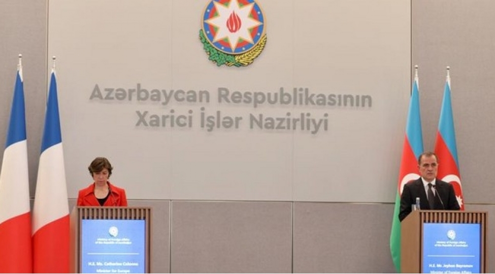 fransa-xin-rehberi-azerbaycanli-hemkarini-fransaya-devet-edib