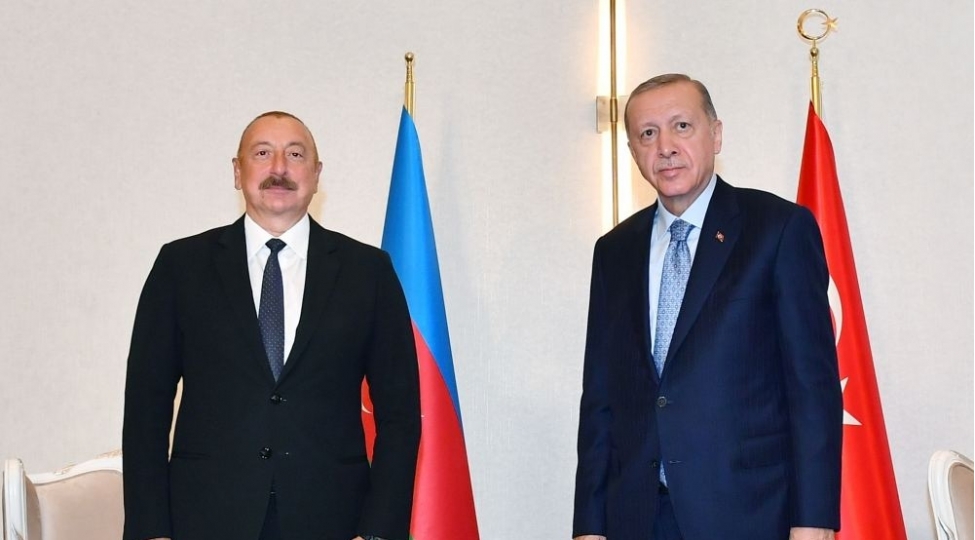 erdogan-heyder-eliyevin-100-illiyi-munasibetile-prezident-ilham-eliyeve-xatire-nishani-hediyye-edib