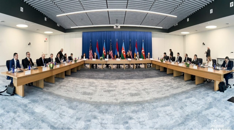 blinkenin-ishtiraki-ile-azerbaycan-ve-ermenistan-xin-rehberlerinin-gorushu-bashlayib