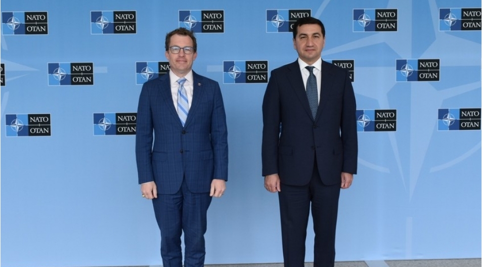 hikmet-haciyev-nato-bash-katibinin-muavini-ile-ermenistanla-normallashma-prosesini-muzakire-edib