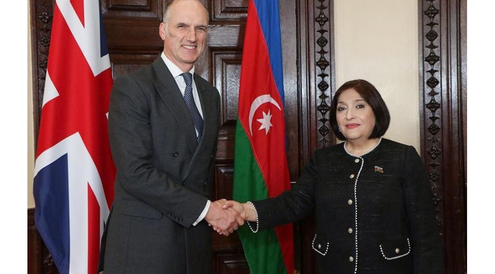 azerbaycan-regionda-sabitleshdirici-rol-oynayir-britaniyanin-dovlet-naziri