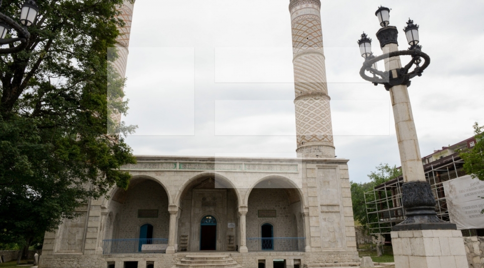 yuxari-govher-aga-mescidinin-yenidenqurma-ve-berpa-ishlerinden-sonra-achilishi-olub