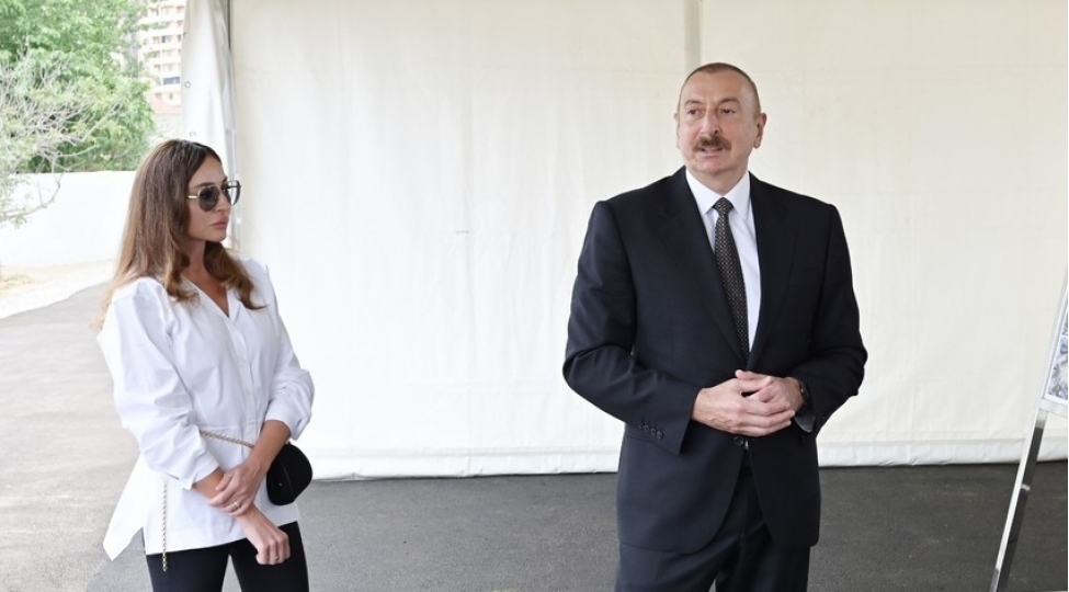 ilham-eliyev-ve-mehriban-eliyeva-shushada-23-binadan-ibaret-yashayish-kompleksinin-tikintisi-ile-tanish-olublar