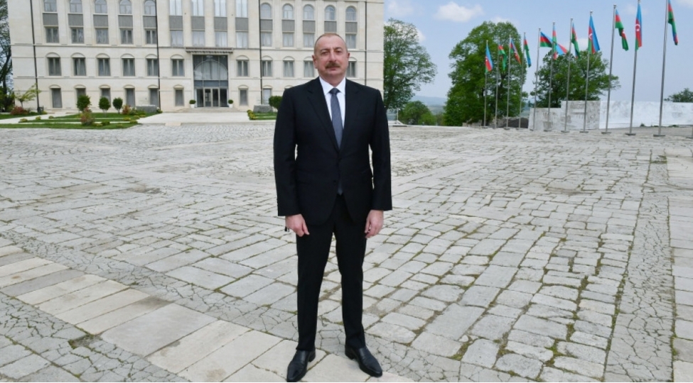 shushada-heyder-eliyev-fondu-terefinden-aparilan-berpa-ishlerinden-sonra-saatli-mescidinin-achilishi-olub
