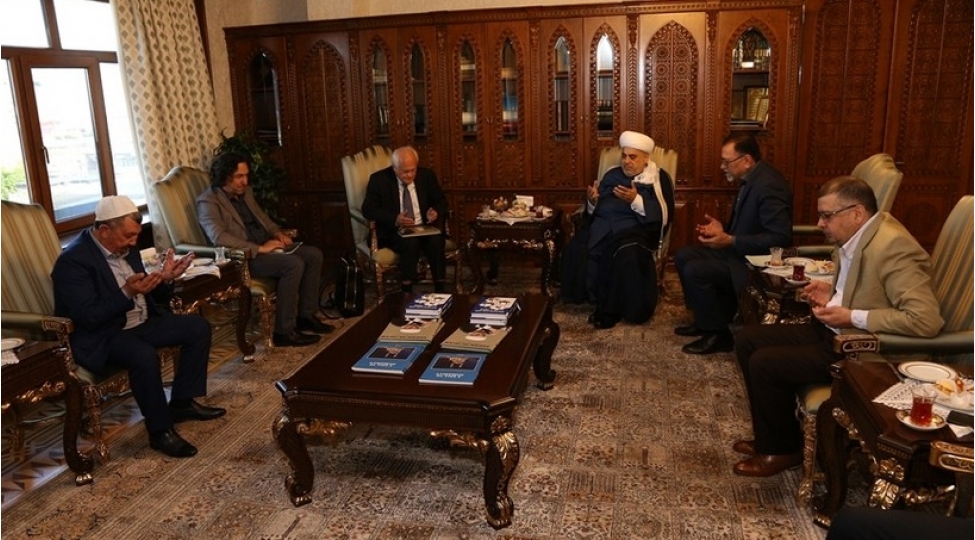 isvechrenin-sulhmeramli-teshkilatinin-numayende-heyeti-allahshukur-pashazade-ile-gorushub