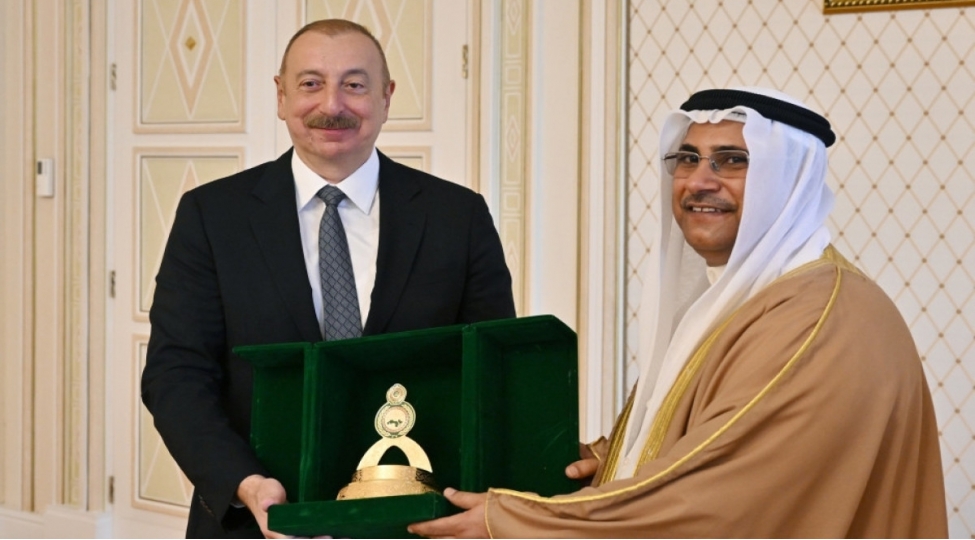 ereb-liderlerine-verilen-hediyye-mustesna-hal-kimi-azerbaycan-prezidentine-teqdim-edilib