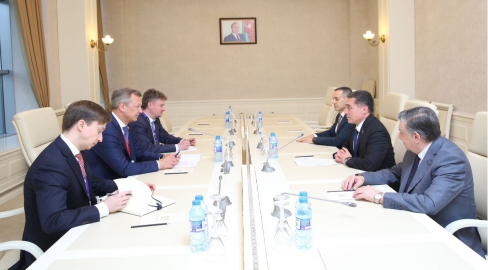 eli-huseynli-rusiya-federasiyasi-federal-meclisi-federasiya-shurasi-sedrinin-muavini-ile-gorushub