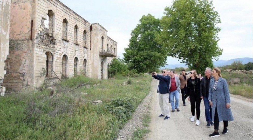xorvatiya-parlamentinin-numayende-heyeti-agdama-gedib-ermeni-vandalizminin-izleri-tanish-olub