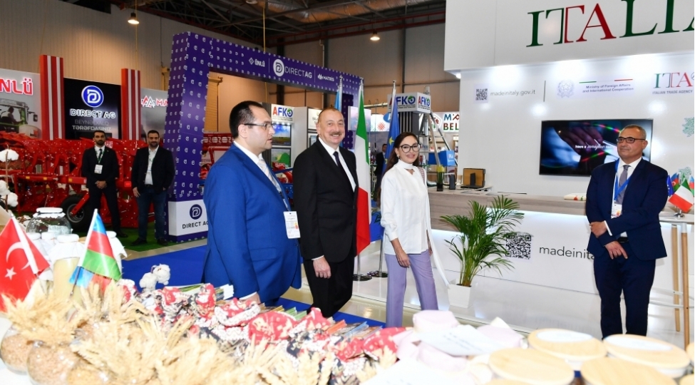 prezident-ilham-eliyev-ve-birinci-xanim-mehriban-eliyeva-xvi-caspian-agro-ve-xxviii-interfood-azerbaijan-sergileri-ile-tanish-olublar-fotoyenilenib