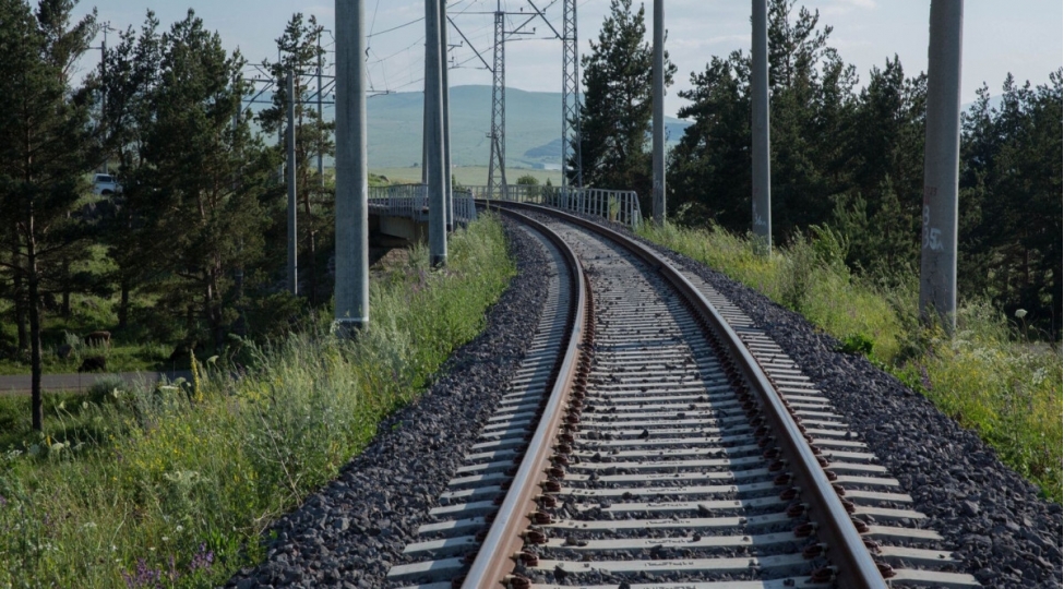 demir-yolu-ile-yuk-ve-sernishin-dashimalari-artib-2