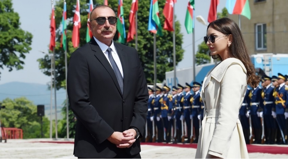 prezident-ilham-eliyev-ve-mehriban-eliyeva-litvanin-kechmish-prezidentine-bashsagligi-veribler