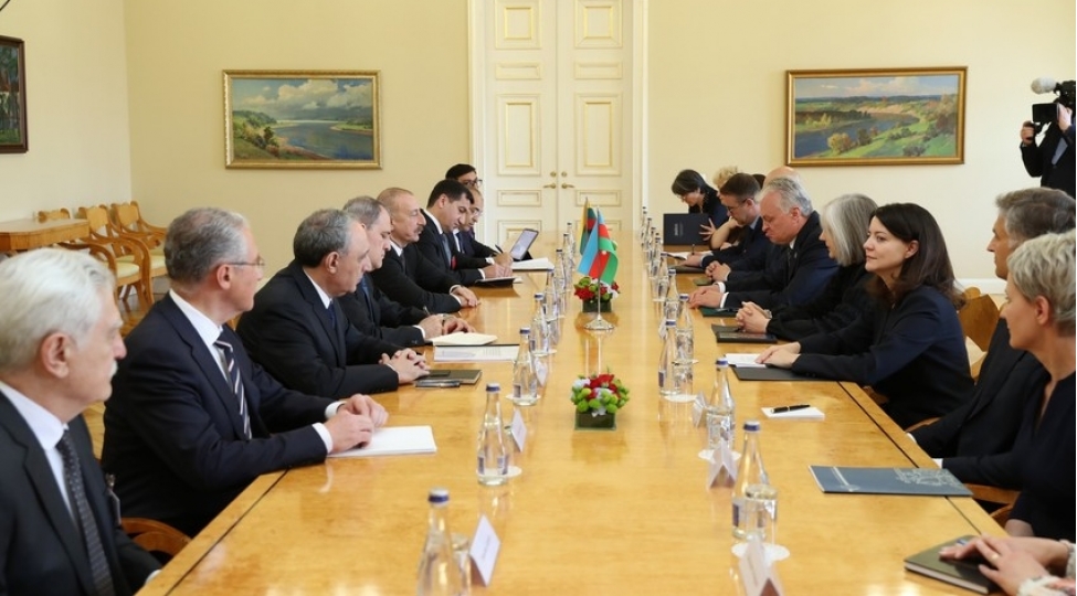 vilnusde-azerbaycan-ve-litva-prezidentlerinin-genish-terkibde-gorushu-olub