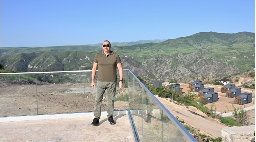 prezident-ilham-eliyev-bir-muddet-evvel-yolu-azaraq-ermenistan-erazisine-kechen-herbchilerimizden-danishib