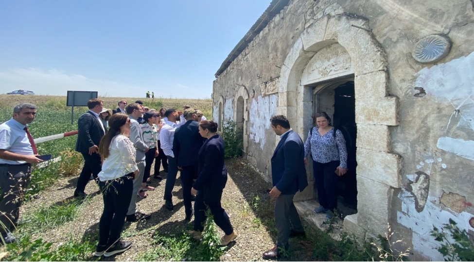 ai-shurasinin-sherqi-avropa-ve-merkezi-asiya-uzre-ishchi-qrupunun-azerbaycana-seferi-bashlayib-foto