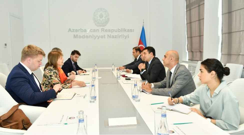 boyuk-britaniya-bash-nazirinin-elchisi-medeniyyet-nazirliyinde-olub
