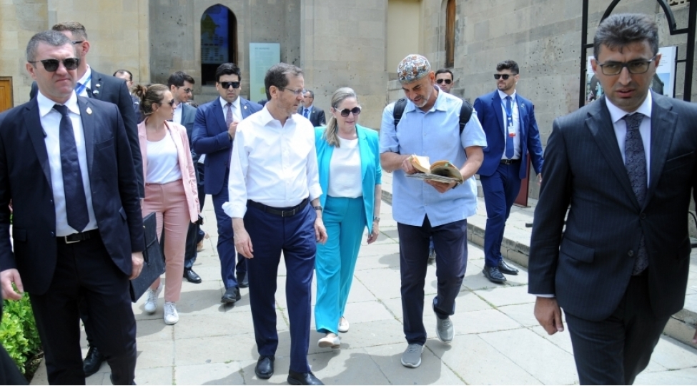israil-prezidenti-ve-birinci-xanimi-icherisheherle-tanish-olublar