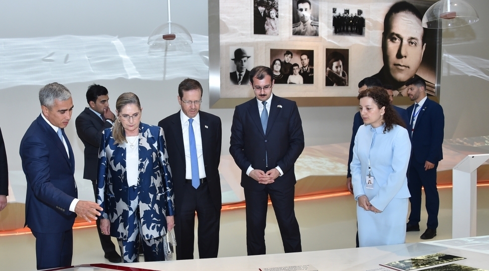 israil-dovletinin-prezidenti-ve-xanimi-heyder-eliyev-merkezi-ile-tanish-olublar