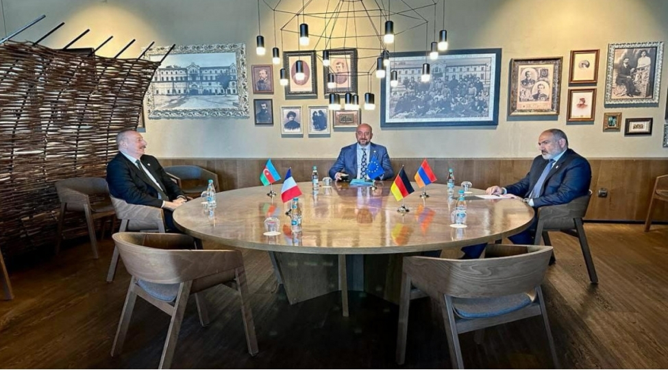 kishineuda-azerbaycan-ermenistan-ve-avropa-ittifaqi-shurasi-liderleri-arasinda-qeyri-resmi-gorush-olub-foto
