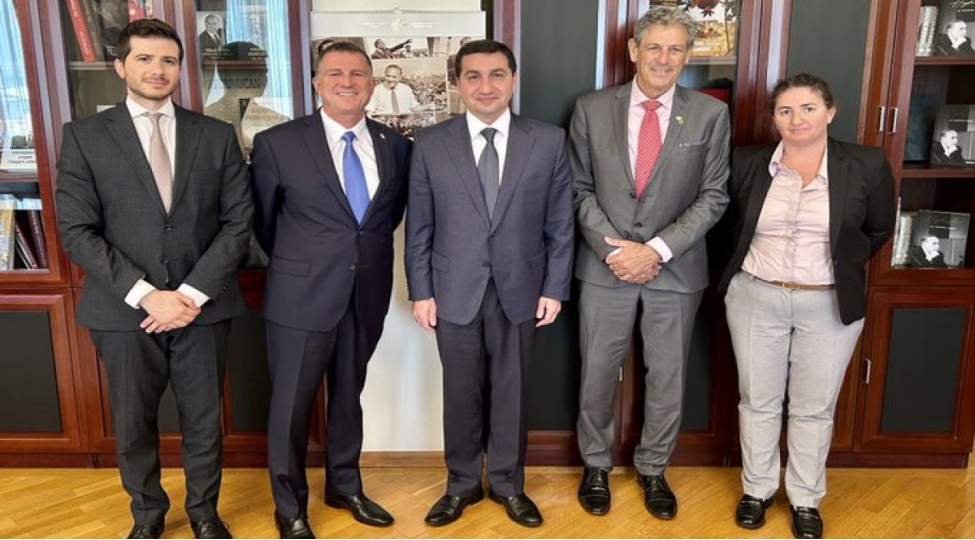 prezidentin-komekchisi-israil-numayende-heyeti-ile-regional-meseleleri-muzakire-edib