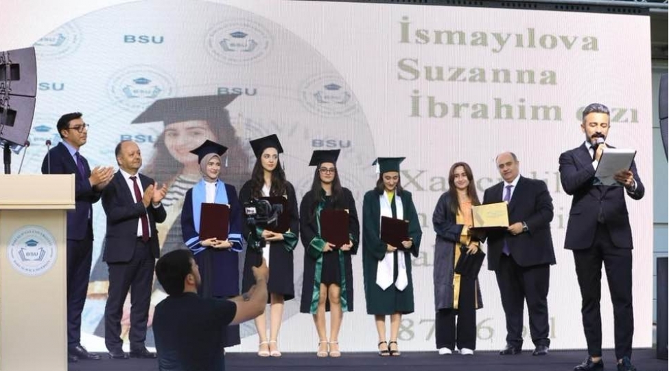 bsu-mezun-gunu-kechirib-fotolar