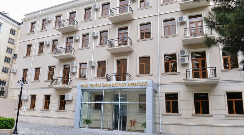 peshe-mekteblerine-direktor-ve-muavinlerinin-ishe-qebul-imtahani-kechirilib